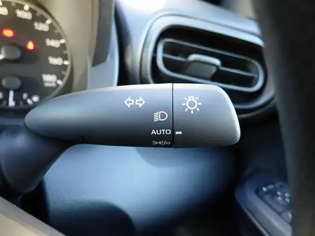 トヨタ ヤリス X 千葉県 2025(令7)年 0.1千km アバンギャルドブロンズメタリック 8インチディスプレイオーディオ/・AM/FMチューナー（ワイドFM対応）/・USB入力（動画・音楽再生/給電type-C）/・HDMI入力端子/・Apple CarPlay/Android Auto対応/・Miracast対応/・Blue tooth対応（ハンズフリー/オーディオ）/バックガイドモニター/ETC車載器/プッシュスタート/スマートキー2本/Toyota safety sense/・プリクラッシュセーフティ/・レーントレーシングアシスト/・レーンディパーチャーアラート/・レーダークルーズコントロール/・オートマチックハイビーム/・ロードサインアシスト/・発進遅れ告知機能/パーキングサポートブレーキ/サイド/カーテンシールドエアバッグ/保証書/取扱説明書/禁煙車