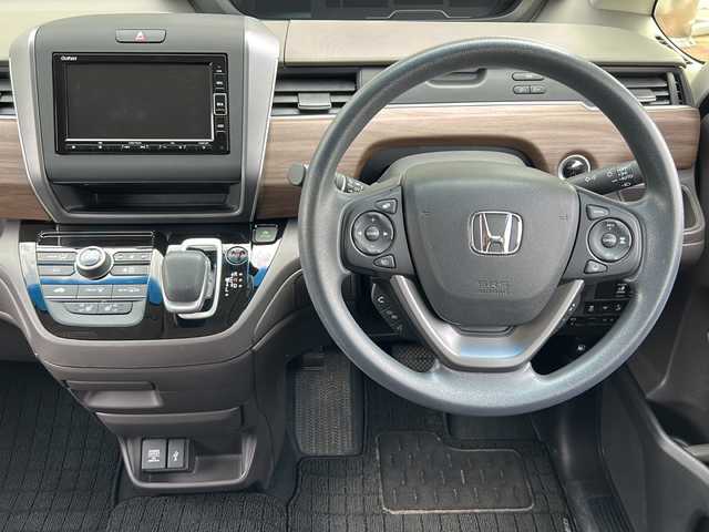 ホンダ フリード ハイブリット G ホンダセンシング 富山県 2021(令3)年 3.2万km プラチナホワイトパール 4WD/ホンダセンシング/両側パワースライドドア/純正ナビ(VXM-224VFi) CD/DVD/BT/USB/SD/フルセグTV/純正ビルトインETC/バックカメラ/追従式クルーズコントロール/純正前後ドライブレコーダー/前席シートヒーター/オートライト/ステアリングスイッチ/シートリフター/電動格納ミラー/ウインカーミラー/ドアバイザー/デアイサー/二列目サンシェード/純正キャップ付サマータイヤ4本車載(2021年製)/標識認識機能/先行車認識機能/先行車発進告知機能/路外逸脱抑制機能/プッシュスタート/スマートキー/スペアキー1本