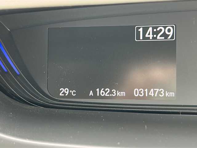 ホンダ フリード ハイブリット G ホンダセンシング 富山県 2021(令3)年 3.2万km プラチナホワイトパール 4WD/ホンダセンシング/両側パワースライドドア/純正ナビ(VXM-224VFi) CD/DVD/BT/USB/SD/フルセグTV/純正ビルトインETC/バックカメラ/追従式クルーズコントロール/純正前後ドライブレコーダー/前席シートヒーター/オートライト/ステアリングスイッチ/シートリフター/電動格納ミラー/ウインカーミラー/ドアバイザー/デアイサー/二列目サンシェード/純正キャップ付サマータイヤ4本車載(2021年製)/標識認識機能/先行車認識機能/先行車発進告知機能/路外逸脱抑制機能/プッシュスタート/スマートキー/スペアキー1本