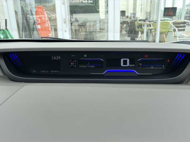 ホンダ フリード ハイブリット G ホンダセンシング 富山県 2021(令3)年 3.2万km プラチナホワイトパール 4WD/ホンダセンシング/両側パワースライドドア/純正ナビ(VXM-224VFi) CD/DVD/BT/USB/SD/フルセグTV/純正ビルトインETC/バックカメラ/追従式クルーズコントロール/純正前後ドライブレコーダー/前席シートヒーター/オートライト/ステアリングスイッチ/シートリフター/電動格納ミラー/ウインカーミラー/ドアバイザー/デアイサー/二列目サンシェード/純正キャップ付サマータイヤ4本車載(2021年製)/標識認識機能/先行車認識機能/先行車発進告知機能/路外逸脱抑制機能/プッシュスタート/スマートキー/スペアキー1本