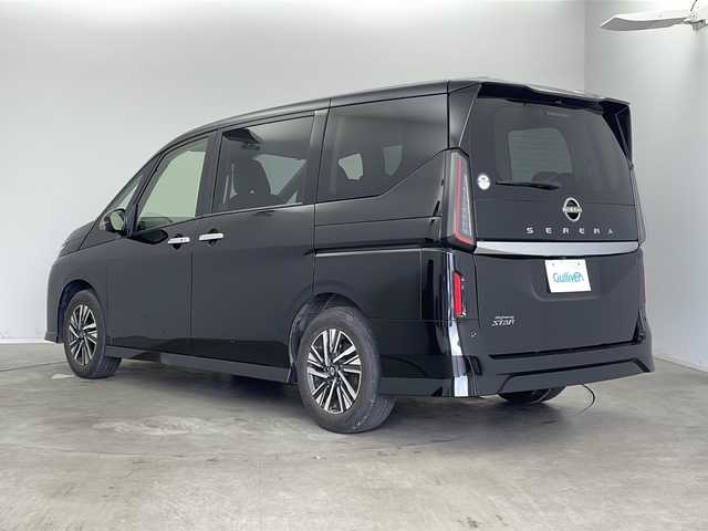 日産 セレナ ハイウェイスター V 新潟県 2023(令5)年 4.4万km ダイヤモンドブラック 純正ナビ/フルセグTV/アラウンドビューモニター/Bluetooth/USB//ビルトインETC２．０/プロパイロット/インテリジェントクルーズコントロール/インテリジェントルームミラー/パドルシフト/BSM/LEDヘッドライト/スペアキー1本/保証書/取扱説明書