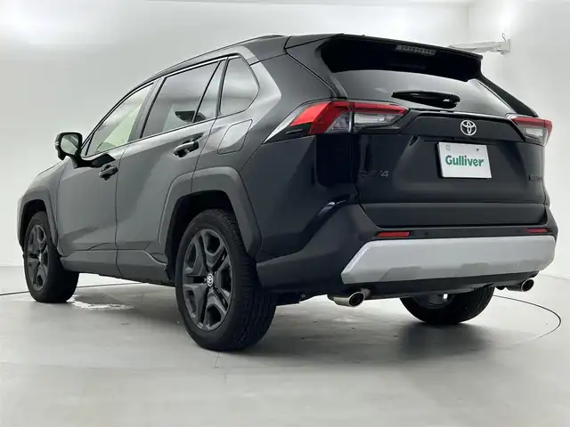 トヨタ ＲＡＶ４ アドベンチャー 大分県 2024(令6)年 0.4万km アティチュードブラックマイカ サンルーフ/ルーフレール/TRDフロントロアガーニッシュ/TRDフロントバンパーガーニッシュ（LED付）/10.5インチディスプレイオーディオ（コネクティッドナビ対応）Plus/【AM/FM/Bluetooth/フルセグTV/USB】/バックカメラ/ビルトインETC2.0 /デジタルインナーミラー/パワーバックドア/パワーシート（運転席）/シートヒーター（運転席/助手席）/ハンドルヒーター/トヨタセーフティセンス/衝突軽減ブレーキ/クルーズコントロール（追従有）/レーンキープアシスト/オートライト/LEDヘッドライド/プッシュスタート/スマートキー