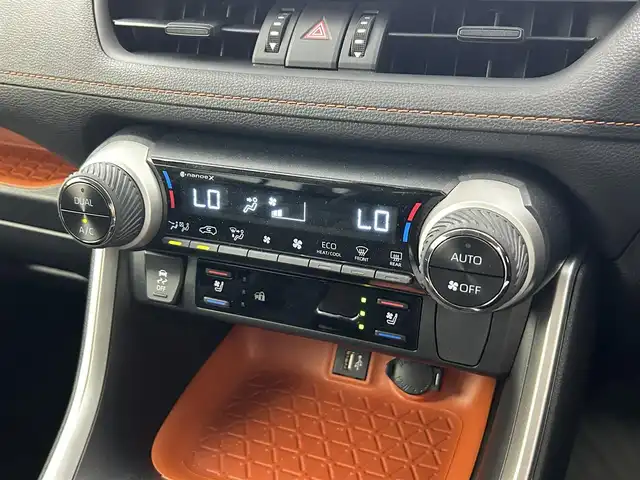 トヨタ ＲＡＶ４ アドベンチャー 大分県 2024(令6)年 0.4万km アティチュードブラックマイカ サンルーフ/ルーフレール/TRDフロントロアガーニッシュ/TRDフロントバンパーガーニッシュ（LED付）/10.5インチディスプレイオーディオ（コネクティッドナビ対応）Plus/【AM/FM/Bluetooth/フルセグTV/USB】/バックカメラ/ビルトインETC2.0 /デジタルインナーミラー/パワーバックドア/パワーシート（運転席）/シートヒーター（運転席/助手席）/ハンドルヒーター/トヨタセーフティセンス/衝突軽減ブレーキ/クルーズコントロール（追従有）/レーンキープアシスト/オートライト/LEDヘッドライド/プッシュスタート/スマートキー