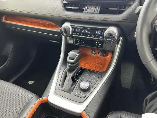 トヨタ ＲＡＶ４ アドベンチャー 大分県 2024(令6)年 0.4万km アティチュードブラックマイカ サンルーフ/ルーフレール/TRDフロントロアガーニッシュ/TRDフロントバンパーガーニッシュ（LED付）/10.5インチディスプレイオーディオ（コネクティッドナビ対応）Plus/【AM/FM/Bluetooth/フルセグTV/USB】/バックカメラ/ビルトインETC2.0 /デジタルインナーミラー/パワーバックドア/パワーシート（運転席）/シートヒーター（運転席/助手席）/ハンドルヒーター/トヨタセーフティセンス/衝突軽減ブレーキ/クルーズコントロール（追従有）/レーンキープアシスト/オートライト/LEDヘッドライド/プッシュスタート/スマートキー