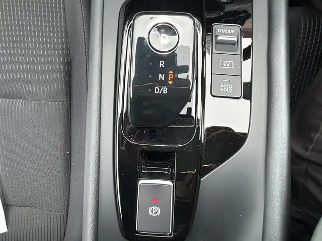 日産 ノート X 岡山県 2021(令3)年 3.3万km スーパーブラック 純正ナビ　/(AM.FM.CD.TV.BT)/衝突軽減ブレーキ　/バックカメラ　/ブレーキホールド　/コーナーセンサー　/レーンキープアシスト　/オートライト　/オートマチックハイビーム　/横滑り防止装置　/社外１６インチＡＷ　/ＥＴＣ　/プッシュスタート