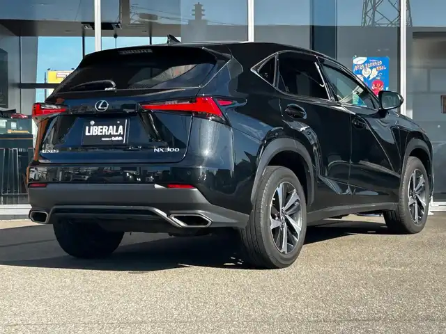 レクサス ＮＸ 300 バージョンL 富山県 2020(令2)年 6.6万km グラファイトブラックガラスフレーク 純正SDナビ/Bluetooth接続/フルセグテレビ/AM/FMラジオ/Miracast/黒革シート/サンルーフ/ACC/ブラインドスポットモニター/全席シートヒーター　/D/N席エアシート　/D/N席パワーシート/後席パワーリクライニング　/パワーバックドア　/ステアリングヒーター　/純正１８インチＡＷ/衝突軽減/盗難防止/コーナーセンサー/パークアシスト