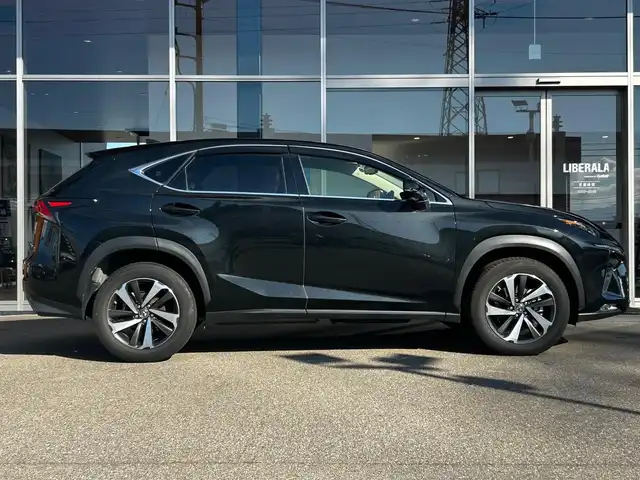 レクサス ＮＸ 300 バージョンL 富山県 2020(令2)年 6.6万km グラファイトブラックガラスフレーク 純正SDナビ/Bluetooth接続/フルセグテレビ/AM/FMラジオ/Miracast/黒革シート/サンルーフ/ACC/ブラインドスポットモニター/全席シートヒーター　/D/N席エアシート　/D/N席パワーシート/後席パワーリクライニング　/パワーバックドア　/ステアリングヒーター　/純正１８インチＡＷ/衝突軽減/盗難防止/コーナーセンサー/パークアシスト