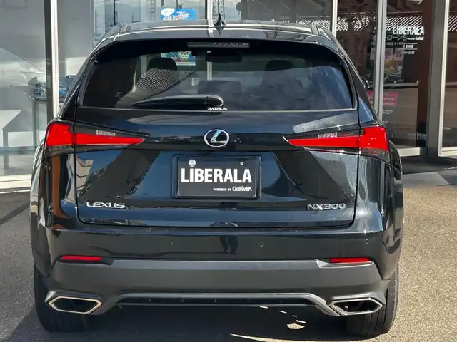 レクサス ＮＸ 300 バージョンL 富山県 2020(令2)年 6.6万km グラファイトブラックガラスフレーク 純正SDナビ/Bluetooth接続/フルセグテレビ/AM/FMラジオ/Miracast/黒革シート/サンルーフ/ACC/ブラインドスポットモニター/全席シートヒーター　/D/N席エアシート　/D/N席パワーシート/後席パワーリクライニング　/パワーバックドア　/ステアリングヒーター　/純正１８インチＡＷ/衝突軽減/盗難防止/コーナーセンサー/パークアシスト