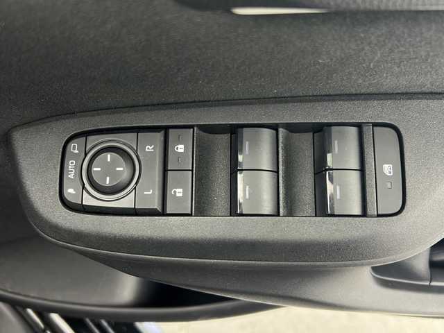 トヨタ ヤリス ハイブリッド Z 宮城県 2024(令6)年 0.7万km ブラック 純正ディスプレイオーディオ(AM/FM/BT/Miracast)　/バックカメラ /前後コーナーセンサー/トヨタセーフティセンス　/　・レーダークルーズコントロール/　・プリクラッシュセーフティ　/　・レーンディパーチャーアラート　/　・ロードサインアシスト/　・発進遅れ告知機/　・横滑り防止装置/　・オートマチックハイビーム/オートライト/ライトレベライザー /ハーフレザーシート /ステアリングヒーター　/ビルトインETC /純正フロアマット/社外前後ドライブレコーダー/純正ホイールキャップ/プッシュスタート/スペアキー