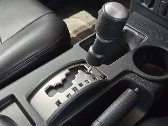 トヨタ ＦＪクルーザー カラーパッケージ 鹿児島県 2016(平28)年 6.8万km イエロー/ホワイト Bluetooth接続/ステアリングスイッチ/CD/DVD/クルーズコントロール/ワンセグ/AM/FM/ミュージックサーバー/純正フロアマット/純正アルミホイール/シートカバー/シガーソケット/スペアキー/カーテンエアバック/コーナーセンサー/リモコンキー/バックモニター/MTモード付AT/シートカバー/４WD