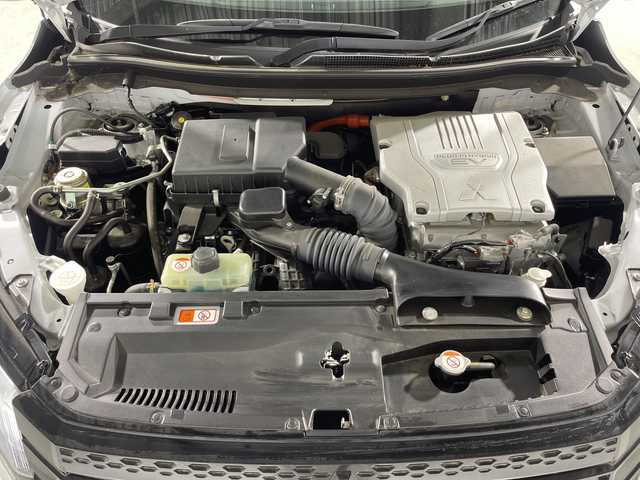 三菱 エクリプス クロス ＰＨＥＶ P 神奈川県 2021(令3)年 1.7万km ホワイトダイヤモンド e-Assist/・衝突被害軽減ブレーキシステム/・誤発進抑制機能（前進＆後退時）/・車線逸脱警報システム/・オートマチックハイビーム/・後側方車両検知警報システム（レーンチェンジアシスト機能付き）/・後退時交差車両検知警報システム/純正ディスプレイオーディオ/・BT/フルセグTV/USB/AM/FM/全方位カメラ/サンルーフ/レザーシート/パワーシート(D/N)/シートヒーター(D/N)/電動サイドブレーキ/オートホールド/革巻きステアリング/ステアリングスイッチ/パドルシフト/Autoライト/ステアリングヒーター/BSM/HUD/スマートキー/プッシュスタートボタン/AC1500W/バッテリー冷却/へヘッドライトレベライザー/ETC/前後ドライブレコーダー/コーナーセンサー/自動防眩ミラー/LEDヘッドライト/フォグランプ/電動格納ミラー/ウィンカーミラー/ルーフレール/純正フロアマット/純正アルミホイール