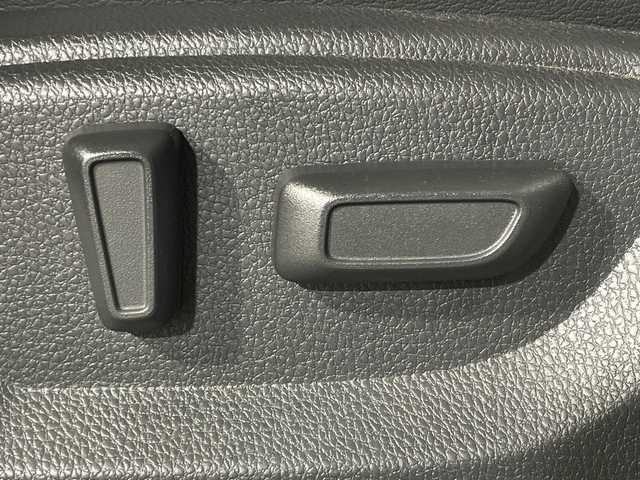 三菱 エクリプス クロス ＰＨＥＶ P 神奈川県 2021(令3)年 1.7万km ホワイトダイヤモンド e-Assist/・衝突被害軽減ブレーキシステム/・誤発進抑制機能（前進＆後退時）/・車線逸脱警報システム/・オートマチックハイビーム/・後側方車両検知警報システム（レーンチェンジアシスト機能付き）/・後退時交差車両検知警報システム/純正ディスプレイオーディオ/・BT/フルセグTV/USB/AM/FM/全方位カメラ/サンルーフ/レザーシート/パワーシート(D/N)/シートヒーター(D/N)/電動サイドブレーキ/オートホールド/革巻きステアリング/ステアリングスイッチ/パドルシフト/Autoライト/ステアリングヒーター/BSM/HUD/スマートキー/プッシュスタートボタン/AC1500W/バッテリー冷却/へヘッドライトレベライザー/ETC/前後ドライブレコーダー/コーナーセンサー/自動防眩ミラー/LEDヘッドライト/フォグランプ/電動格納ミラー/ウィンカーミラー/ルーフレール/純正フロアマット/純正アルミホイール