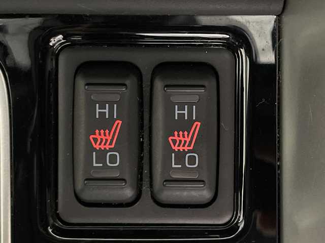 三菱 エクリプス クロス ＰＨＥＶ P 神奈川県 2021(令3)年 1.7万km ホワイトダイヤモンド e-Assist/・衝突被害軽減ブレーキシステム/・誤発進抑制機能（前進＆後退時）/・車線逸脱警報システム/・オートマチックハイビーム/・後側方車両検知警報システム（レーンチェンジアシスト機能付き）/・後退時交差車両検知警報システム/純正ディスプレイオーディオ/・BT/フルセグTV/USB/AM/FM/全方位カメラ/サンルーフ/レザーシート/パワーシート(D/N)/シートヒーター(D/N)/電動サイドブレーキ/オートホールド/革巻きステアリング/ステアリングスイッチ/パドルシフト/Autoライト/ステアリングヒーター/BSM/HUD/スマートキー/プッシュスタートボタン/AC1500W/バッテリー冷却/へヘッドライトレベライザー/ETC/前後ドライブレコーダー/コーナーセンサー/自動防眩ミラー/LEDヘッドライト/フォグランプ/電動格納ミラー/ウィンカーミラー/ルーフレール/純正フロアマット/純正アルミホイール