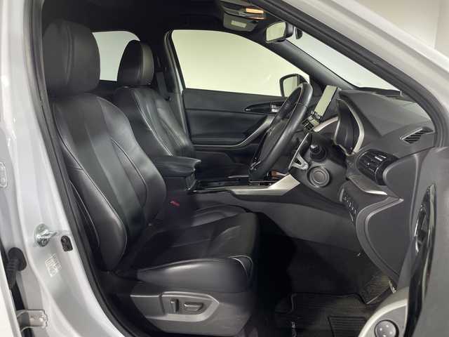 三菱 エクリプス クロス ＰＨＥＶ P 神奈川県 2021(令3)年 1.7万km ホワイトダイヤモンド e-Assist/・衝突被害軽減ブレーキシステム/・誤発進抑制機能（前進＆後退時）/・車線逸脱警報システム/・オートマチックハイビーム/・後側方車両検知警報システム（レーンチェンジアシスト機能付き）/・後退時交差車両検知警報システム/純正ディスプレイオーディオ/・BT/フルセグTV/USB/AM/FM/全方位カメラ/サンルーフ/レザーシート/パワーシート(D/N)/シートヒーター(D/N)/電動サイドブレーキ/オートホールド/革巻きステアリング/ステアリングスイッチ/パドルシフト/Autoライト/ステアリングヒーター/BSM/HUD/スマートキー/プッシュスタートボタン/AC1500W/バッテリー冷却/へヘッドライトレベライザー/ETC/前後ドライブレコーダー/コーナーセンサー/自動防眩ミラー/LEDヘッドライト/フォグランプ/電動格納ミラー/ウィンカーミラー/ルーフレール/純正フロアマット/純正アルミホイール