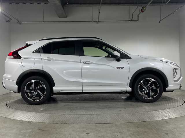 三菱 エクリプス クロス ＰＨＥＶ P 神奈川県 2021(令3)年 1.7万km ホワイトダイヤモンド e-Assist/・衝突被害軽減ブレーキシステム/・誤発進抑制機能（前進＆後退時）/・車線逸脱警報システム/・オートマチックハイビーム/・後側方車両検知警報システム（レーンチェンジアシスト機能付き）/・後退時交差車両検知警報システム/純正ディスプレイオーディオ/・BT/フルセグTV/USB/AM/FM/全方位カメラ/サンルーフ/レザーシート/パワーシート(D/N)/シートヒーター(D/N)/電動サイドブレーキ/オートホールド/革巻きステアリング/ステアリングスイッチ/パドルシフト/Autoライト/ステアリングヒーター/BSM/HUD/スマートキー/プッシュスタートボタン/AC1500W/バッテリー冷却/へヘッドライトレベライザー/ETC/前後ドライブレコーダー/コーナーセンサー/自動防眩ミラー/LEDヘッドライト/フォグランプ/電動格納ミラー/ウィンカーミラー/ルーフレール/純正フロアマット/純正アルミホイール