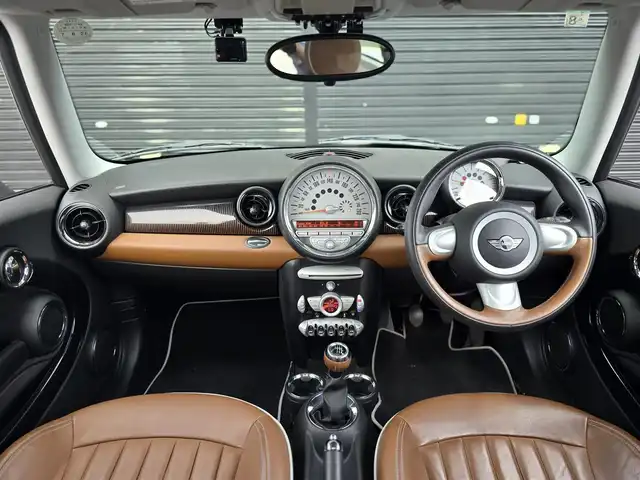ＭＩＮＩ ミニ 50 メイフェア 山梨県 2010(平22)年 6.9万km 茶 限定車/MT車　/純正スタッドレスAW /茶革/ユーザー買取/シートヒーター/ＬＥＤヘッドライト（変更）/革巻きステアリング/ＡＵＸ/ラジオ/ＥＴＣ