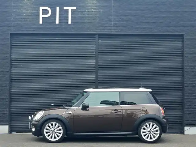 ＭＩＮＩ ミニ 50 メイフェア 山梨県 2010(平22)年 6.9万km 茶 限定車/MT車　/純正スタッドレスAW /茶革/ユーザー買取/シートヒーター/ＬＥＤヘッドライト（変更）/革巻きステアリング/ＡＵＸ/ラジオ/ＥＴＣ