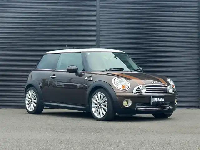 ＭＩＮＩ ミニ 50 メイフェア 山梨県 2010(平22)年 6.9万km 茶 限定車/MT車　/純正スタッドレスAW /茶革/ユーザー買取/シートヒーター/ＬＥＤヘッドライト（変更）/革巻きステアリング/ＡＵＸ/ラジオ/ＥＴＣ
