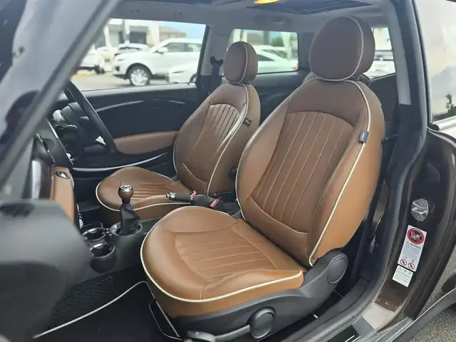 ＭＩＮＩ ミニ 50 メイフェア 山梨県 2010(平22)年 6.9万km 茶 限定車/MT車　/純正スタッドレスAW /茶革/ユーザー買取/シートヒーター/ＬＥＤヘッドライト（変更）/革巻きステアリング/ＡＵＸ/ラジオ/ＥＴＣ