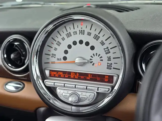 ＭＩＮＩ ミニ 50 メイフェア 山梨県 2010(平22)年 6.9万km 茶 限定車/MT車　/純正スタッドレスAW /茶革/ユーザー買取/シートヒーター/ＬＥＤヘッドライト（変更）/革巻きステアリング/ＡＵＸ/ラジオ/ＥＴＣ