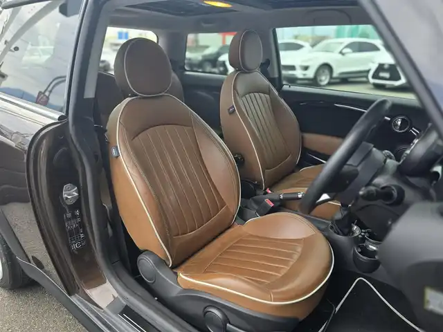 ＭＩＮＩ ミニ 50 メイフェア 山梨県 2010(平22)年 6.9万km 茶 限定車/MT車　/純正スタッドレスAW /茶革/ユーザー買取/シートヒーター/ＬＥＤヘッドライト（変更）/革巻きステアリング/ＡＵＸ/ラジオ/ＥＴＣ