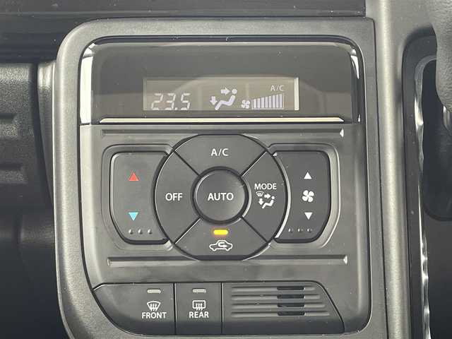 スズキ スペーシア カスタム HYBRID XS ターボ 福岡県 2024(令6)年 2.1万km ピュアホワイトパール/ブラック2トーン ワンオーナー/純正メモリナビゲーション/（フルセグTV/BT/Applecarplay）/全方位モニター/スリムサーキュレーター/ドライブレコーダー/デュアルセンサーブレーキサポートII/レーンキープアシスト/ブレーキホールド/LEDライト/フォグLEDライト/ビルトインETC/ハーフレザーシート/シートヒーター（D＋N）/本革ステアリング/ヒーター/2列目オットマン/両側パワースライドドア/エアバック（W＋サイド）/カーテンエアバック/純正15インチアルミホイール/アイドリングストップ/横滑り防止機能/フロアマット/荷室フロアマット/ドアバイザー/取扱説明書/新車保証書