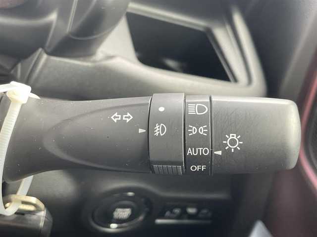 スズキ スペーシア カスタム HYBRID XS ターボ 福岡県 2024(令6)年 2.1万km ピュアホワイトパール/ブラック2トーン ワンオーナー/純正メモリナビゲーション/（フルセグTV/BT/Applecarplay）/全方位モニター/スリムサーキュレーター/ドライブレコーダー/デュアルセンサーブレーキサポートII/レーンキープアシスト/ブレーキホールド/LEDライト/フォグLEDライト/ビルトインETC/ハーフレザーシート/シートヒーター（D＋N）/本革ステアリング/ヒーター/2列目オットマン/両側パワースライドドア/エアバック（W＋サイド）/カーテンエアバック/純正15インチアルミホイール/アイドリングストップ/横滑り防止機能/フロアマット/荷室フロアマット/ドアバイザー/取扱説明書/新車保証書
