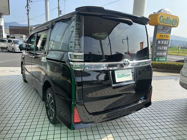 トヨタ ヴォクシー ZS 煌Ⅲ 京都府 2021(令3)年 3.9万km ブラック ワンオーナー/トヨタセーフティセンス/・プリクラッシュセーフティシステム/・レーンディバーチャーアラート/・オートマチックハイビーム/・先行車発進告知機能/アルパイン11インチメモリーナビ、地デジ、Bluetooth/アルパイン12.8インチ後部フリップダウンモニター/USB端子/ビルトインETC/アイドリングストップ/クルーズコントロール/両側パワースライドドア /LEDヘッドランプ/純正16インチアルミホイール/スペアキー/保証書/取扱説明書