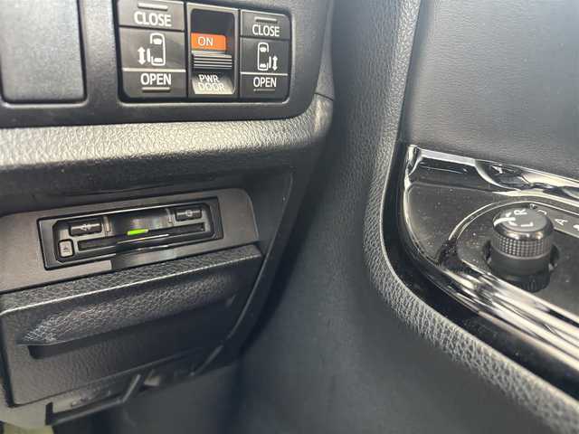 トヨタ ヴォクシー ZS 煌Ⅲ 京都府 2021(令3)年 3.9万km ブラック ワンオーナー/トヨタセーフティセンス/・プリクラッシュセーフティシステム/・レーンディバーチャーアラート/・オートマチックハイビーム/・先行車発進告知機能/アルパイン11インチメモリーナビ、地デジ、Bluetooth/アルパイン12.8インチ後部フリップダウンモニター/USB端子/ビルトインETC/アイドリングストップ/クルーズコントロール/両側パワースライドドア /LEDヘッドランプ/純正16インチアルミホイール/スペアキー/保証書/取扱説明書