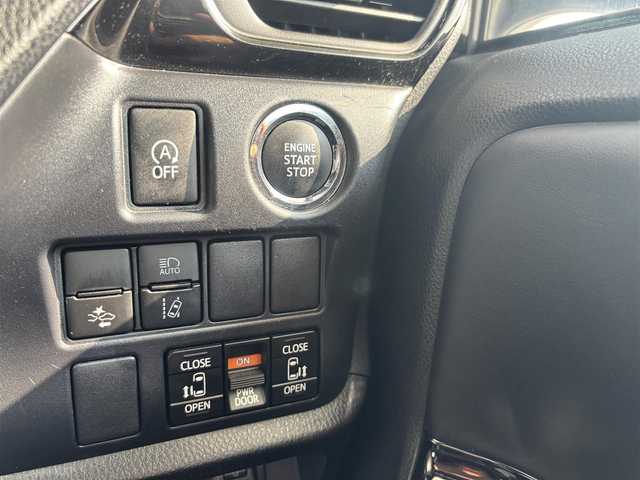 トヨタ ヴォクシー ZS 煌Ⅲ 京都府 2021(令3)年 3.9万km ブラック ワンオーナー/トヨタセーフティセンス/・プリクラッシュセーフティシステム/・レーンディバーチャーアラート/・オートマチックハイビーム/・先行車発進告知機能/アルパイン11インチメモリーナビ、地デジ、Bluetooth/アルパイン12.8インチ後部フリップダウンモニター/USB端子/ビルトインETC/アイドリングストップ/クルーズコントロール/両側パワースライドドア /LEDヘッドランプ/純正16インチアルミホイール/スペアキー/保証書/取扱説明書