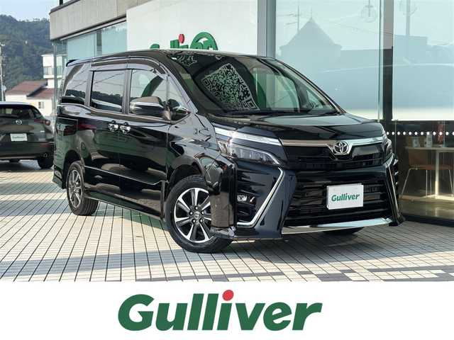 トヨタ ヴォクシー ZS 煌Ⅲ 京都府 2021(令3)年 3.9万km ブラック ワンオーナー/トヨタセーフティセンス/・プリクラッシュセーフティシステム/・レーンディバーチャーアラート/・オートマチックハイビーム/・先行車発進告知機能/アルパイン11インチメモリーナビ、地デジ、Bluetooth/アルパイン12.8インチ後部フリップダウンモニター/USB端子/ビルトインETC/アイドリングストップ/クルーズコントロール/両側パワースライドドア /LEDヘッドランプ/純正16インチアルミホイール/スペアキー/保証書/取扱説明書