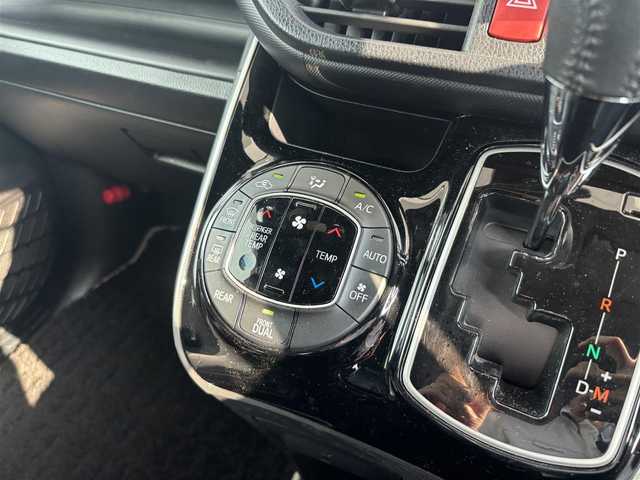 トヨタ ヴォクシー ZS 煌Ⅲ 京都府 2021(令3)年 3.9万km ブラック ワンオーナー/トヨタセーフティセンス/・プリクラッシュセーフティシステム/・レーンディバーチャーアラート/・オートマチックハイビーム/・先行車発進告知機能/アルパイン11インチメモリーナビ、地デジ、Bluetooth/アルパイン12.8インチ後部フリップダウンモニター/USB端子/ビルトインETC/アイドリングストップ/クルーズコントロール/両側パワースライドドア /LEDヘッドランプ/純正16インチアルミホイール/スペアキー/保証書/取扱説明書