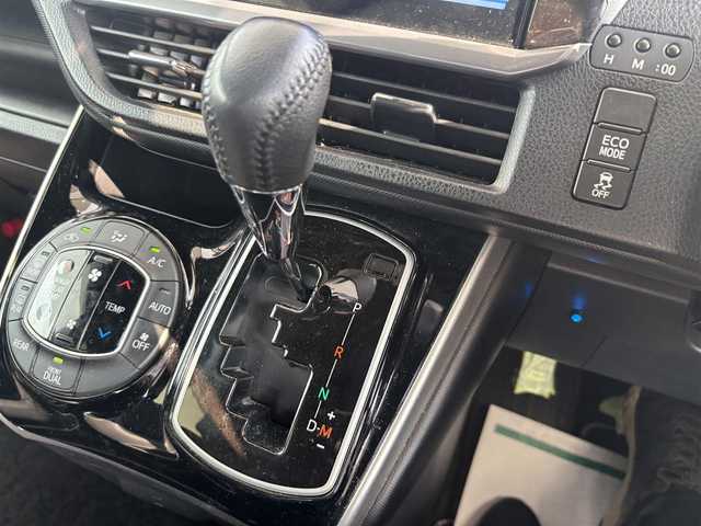 トヨタ ヴォクシー ZS 煌Ⅲ 京都府 2021(令3)年 3.9万km ブラック ワンオーナー/トヨタセーフティセンス/・プリクラッシュセーフティシステム/・レーンディバーチャーアラート/・オートマチックハイビーム/・先行車発進告知機能/アルパイン11インチメモリーナビ、地デジ、Bluetooth/アルパイン12.8インチ後部フリップダウンモニター/USB端子/ビルトインETC/アイドリングストップ/クルーズコントロール/両側パワースライドドア /LEDヘッドランプ/純正16インチアルミホイール/スペアキー/保証書/取扱説明書