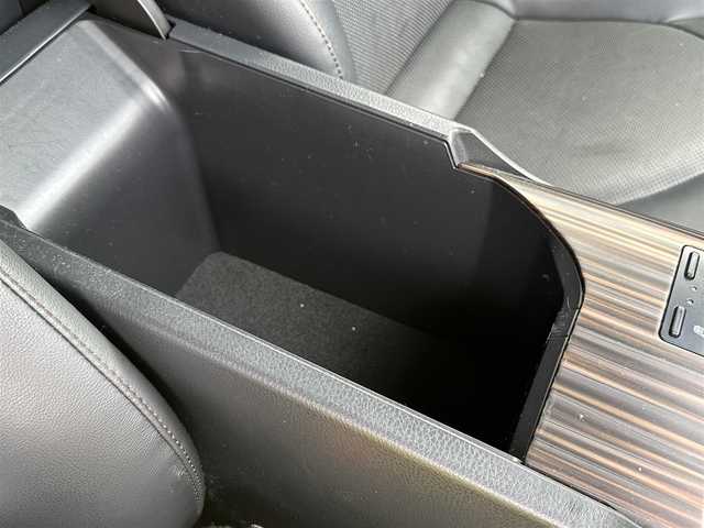 トヨタ カムリ G レザーパッケージ 愛知県 2017(平29)年 9.6万km プラチナホワイトパールマイカ フルセグテレビ/バックカメラ/アイドリングストップ/ウィンカーミラー/レーダークルーズコントロール/サンルーフ/ドアバイザー/プッシュスタート/ビルトインETC/HUD/BSM/AUX/ドラレコ前後/パワーシート/シートヒーター/オートマチックハイビーム/ＲＣＴＡ/車両接近通報装置/ステアリングスイッチ/リアスポイラー/純正フォグランプ/取扱説明書/保証書