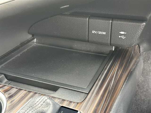 トヨタ カムリ G レザーパッケージ 愛知県 2017(平29)年 9.6万km プラチナホワイトパールマイカ フルセグテレビ/バックカメラ/アイドリングストップ/ウィンカーミラー/レーダークルーズコントロール/サンルーフ/ドアバイザー/プッシュスタート/ビルトインETC/HUD/BSM/AUX/ドラレコ前後/パワーシート/シートヒーター/オートマチックハイビーム/ＲＣＴＡ/車両接近通報装置/ステアリングスイッチ/リアスポイラー/純正フォグランプ/取扱説明書/保証書