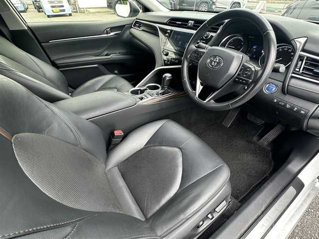 トヨタ カムリ G レザーパッケージ 愛知県 2017(平29)年 9.6万km プラチナホワイトパールマイカ フルセグテレビ/バックカメラ/アイドリングストップ/ウィンカーミラー/レーダークルーズコントロール/サンルーフ/ドアバイザー/プッシュスタート/ビルトインETC/HUD/BSM/AUX/ドラレコ前後/パワーシート/シートヒーター/オートマチックハイビーム/ＲＣＴＡ/車両接近通報装置/ステアリングスイッチ/リアスポイラー/純正フォグランプ/取扱説明書/保証書