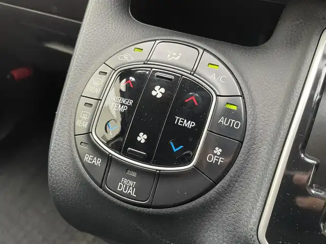 トヨタ ヴォクシー ZS 大阪府 2014(平26)年 12.8万km ブラッキッシュアゲハガラスフレーク (株)IDOMが運営する【じしゃロン東大阪店】の自社ローン専用車両になりますこちらは現金またはオートローンご利用時の価格です。自社ローンご希望の方は別途その旨お申付け下さい/純正ナビ【NSZT-Y64T】/フルセグTV/バックカメラ/アイドリングストップ/片側パワースライドドア/ビルトインETC/純正フロアマット/取説＆保証書/スマートキー＆プッシュスタート/LEDヘッドライト/オートライト/アイドリングストップ