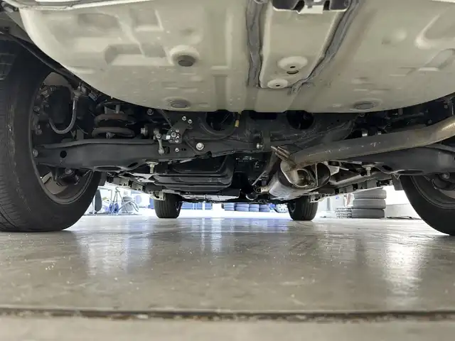 トヨタ ハリアー プレミアム スタイルノアール 滋賀県 2020(令2)年 3.8万km ホワイトパールクリスタルシャイン 純正9インチナビ/社外エアロ/ハーフレザーシート/パワーバックドア/追従クルーズコントロール/純正LEDライト/パドルシフト/パワーシート/CD/DVD/Bluetooth/フルセグ/オートハイビーム/バックカメラ/ステアリングリモコン/前後ドライブレコーダー/コーナーセンサー