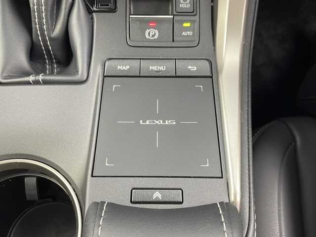 レクサス ＮＸ 300h Iパッケージ 岐阜県 2019(令1)年 5.5万km ソニッククォーツ パノラマルーフ/HUD/純正SDナビ/CD/DVD/SD/USB/Miracast/フルセグTV/パノラミックビューモニター/ETC2.0/純正ドラレコ/レクサスセーフティシステム/プリクラッシュセーフティ/レーントレーシングアシスト/レーダークルーズコントロール/アダブティブハイビーム/ブラインドスポットモニター/クリアランスソナー/黒レザーシート/前席パワーシート/前席シートヒーター/本革ステアリング/LEDヘッドライトシーケンシャル/純正17インチAW/保証書/取扱説明書/スマートキー/スペアキー