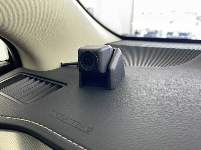 レクサス ＮＸ 300h Iパッケージ 岐阜県 2019(令1)年 5.5万km ソニッククォーツ パノラマルーフ/HUD/純正SDナビ/CD/DVD/SD/USB/Miracast/フルセグTV/パノラミックビューモニター/ETC2.0/純正ドラレコ/レクサスセーフティシステム/プリクラッシュセーフティ/レーントレーシングアシスト/レーダークルーズコントロール/アダブティブハイビーム/ブラインドスポットモニター/クリアランスソナー/黒レザーシート/前席パワーシート/前席シートヒーター/本革ステアリング/LEDヘッドライトシーケンシャル/純正17インチAW/保証書/取扱説明書/スマートキー/スペアキー