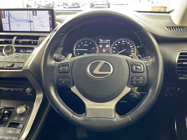 レクサス ＮＸ 300h Iパッケージ 岐阜県 2019(令1)年 5.5万km ソニッククォーツ パノラマルーフ/HUD/純正SDナビ/CD/DVD/SD/USB/Miracast/フルセグTV/パノラミックビューモニター/ETC2.0/純正ドラレコ/レクサスセーフティシステム/プリクラッシュセーフティ/レーントレーシングアシスト/レーダークルーズコントロール/アダブティブハイビーム/ブラインドスポットモニター/クリアランスソナー/黒レザーシート/前席パワーシート/前席シートヒーター/本革ステアリング/LEDヘッドライトシーケンシャル/純正17インチAW/保証書/取扱説明書/スマートキー/スペアキー