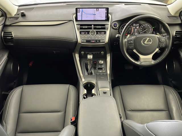 レクサス ＮＸ 300h Iパッケージ 岐阜県 2019(令1)年 5.5万km ソニッククォーツ パノラマルーフ/HUD/純正SDナビ/CD/DVD/SD/USB/Miracast/フルセグTV/パノラミックビューモニター/ETC2.0/純正ドラレコ/レクサスセーフティシステム/プリクラッシュセーフティ/レーントレーシングアシスト/レーダークルーズコントロール/アダブティブハイビーム/ブラインドスポットモニター/クリアランスソナー/黒レザーシート/前席パワーシート/前席シートヒーター/本革ステアリング/LEDヘッドライトシーケンシャル/純正17インチAW/保証書/取扱説明書/スマートキー/スペアキー