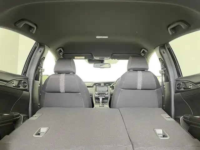 ホンダ シビック ハッチバック 埼玉県 2018(平30)年 2.7万km クリスタルブラックパール ホンダセンシング　純正ナビ　バックカメラ　ビルトインＥＴＣ　アダプティブクルーズコントロール　シートヒーター　ＨＤＭＩ　スマートキー　純正アルミホイール　オートライト　ＬＥＤライト　地デジフルセグ
