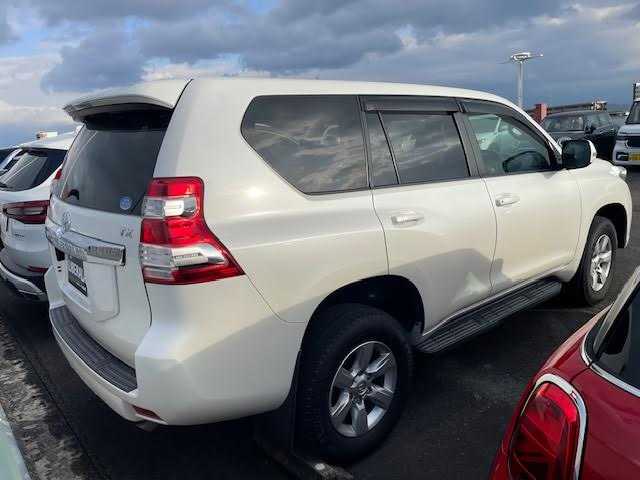 トヨタ ランドクルーザー プラド TX 熊本県 2017(平29)年 6.6万km ホワイトパールクリスタルシャイン ・ワンオーナー/・スマートキー/・プッシュスタート/・社外メモリナビ/　【BD・Bluetooth・SD】/・フルセグTV/・バックカメラ/・ビルトインETC/・LEDヘッドランプ/・LEDフォグランプ/・純正マット/・純正バイザー/・保証書/取説