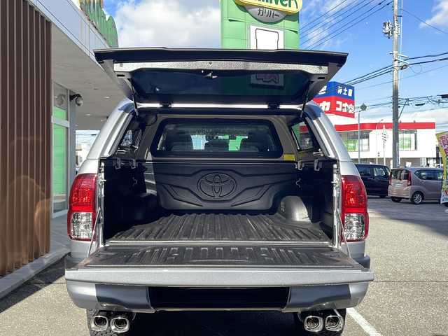 トヨタ ハイラックス Z 秋田県 2020(令2)年 1.7万km シルバーメタリック ワンオーナー/パートタイム4WD/アルパイン11インチナビ/CD/DVD/USB/BT/HDMI/フルセグTV/3インチリフトアップ/ビルシュタインショックアブソーバー/社外フロントアッパーアーム/ガナドール4本出しマフラー/AEROKLASキャノピー/RAYZ20インチAW(純正AW＋冬タイヤ積込)/TRDオーバーフェンダー/フロントバンパープロテクター/フロントアンダーカバー/社外サイドステップ/ベットライナー/レーダークルーズコントロール/プリクラッシュセーフティ/リヤデフロック/バック/サイド/フロントカメラ/革調シートカバー/社外デジタルインナーミラー/社外フロアマット/LEDヘッドライト/ETC