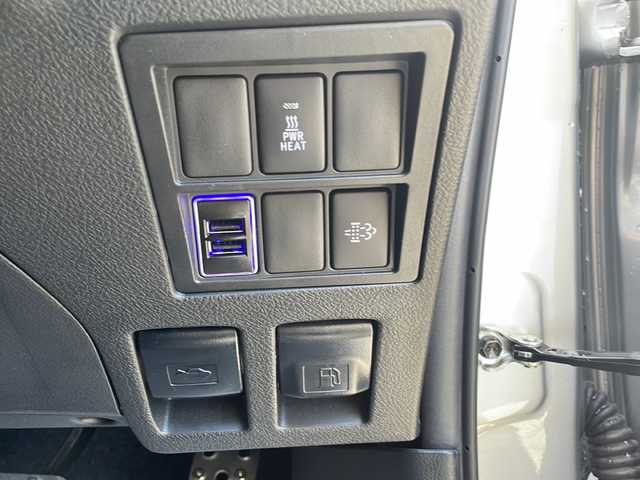 トヨタ ハイラックス Z 秋田県 2020(令2)年 1.7万km シルバーメタリック ワンオーナー/パートタイム4WD/アルパイン11インチナビ/CD/DVD/USB/BT/HDMI/フルセグTV/3インチリフトアップ/ビルシュタインショックアブソーバー/社外フロントアッパーアーム/ガナドール4本出しマフラー/AEROKLASキャノピー/RAYZ20インチAW(純正AW＋冬タイヤ積込)/TRDオーバーフェンダー/フロントバンパープロテクター/フロントアンダーカバー/社外サイドステップ/ベットライナー/レーダークルーズコントロール/プリクラッシュセーフティ/リヤデフロック/バック/サイド/フロントカメラ/革調シートカバー/社外デジタルインナーミラー/社外フロアマット/LEDヘッドライト/ETC