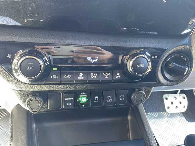 トヨタ ハイラックス Z 秋田県 2020(令2)年 1.7万km シルバーメタリック ワンオーナー/パートタイム4WD/アルパイン11インチナビ/CD/DVD/USB/BT/HDMI/フルセグTV/3インチリフトアップ/ビルシュタインショックアブソーバー/社外フロントアッパーアーム/ガナドール4本出しマフラー/AEROKLASキャノピー/RAYZ20インチAW(純正AW＋冬タイヤ積込)/TRDオーバーフェンダー/フロントバンパープロテクター/フロントアンダーカバー/社外サイドステップ/ベットライナー/レーダークルーズコントロール/プリクラッシュセーフティ/リヤデフロック/バック/サイド/フロントカメラ/革調シートカバー/社外デジタルインナーミラー/社外フロアマット/LEDヘッドライト/ETC