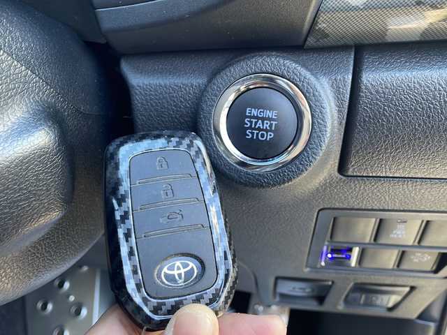 トヨタ ハイラックス Z 秋田県 2020(令2)年 1.7万km シルバーメタリック ワンオーナー/パートタイム4WD/アルパイン11インチナビ/CD/DVD/USB/BT/HDMI/フルセグTV/3インチリフトアップ/ビルシュタインショックアブソーバー/社外フロントアッパーアーム/ガナドール4本出しマフラー/AEROKLASキャノピー/RAYZ20インチAW(純正AW＋冬タイヤ積込)/TRDオーバーフェンダー/フロントバンパープロテクター/フロントアンダーカバー/社外サイドステップ/ベットライナー/レーダークルーズコントロール/プリクラッシュセーフティ/リヤデフロック/バック/サイド/フロントカメラ/革調シートカバー/社外デジタルインナーミラー/社外フロアマット/LEDヘッドライト/ETC