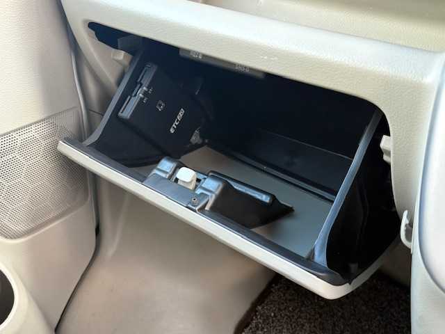 日産 ＮＶ１００クリッパー リオ G 大阪府 2023(令5)年 0.8万km スノーパールホワイト ナビ　/フルセグ　/Ｂｌｕｅｔｏｏｔｈ　/バックカメラ　/両側パワースライドドア　/オートステップ　/シートヒーター　/ドライブレコーダー　/ＥＴＣ　/ＬＥＤヘッドライト　/衝突軽減ブレーキ　/フロアーマット　/バイザー