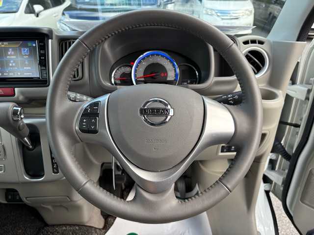 日産 ＮＶ１００クリッパー リオ G 大阪府 2023(令5)年 0.8万km スノーパールホワイト ナビ　/フルセグ　/Ｂｌｕｅｔｏｏｔｈ　/バックカメラ　/両側パワースライドドア　/オートステップ　/シートヒーター　/ドライブレコーダー　/ＥＴＣ　/ＬＥＤヘッドライト　/衝突軽減ブレーキ　/フロアーマット　/バイザー